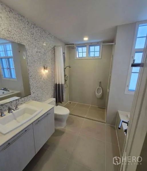 Townhouse for sale in Watthana, Bangkok - Contemporary bathroom with double vanity and a walk-in shower.
