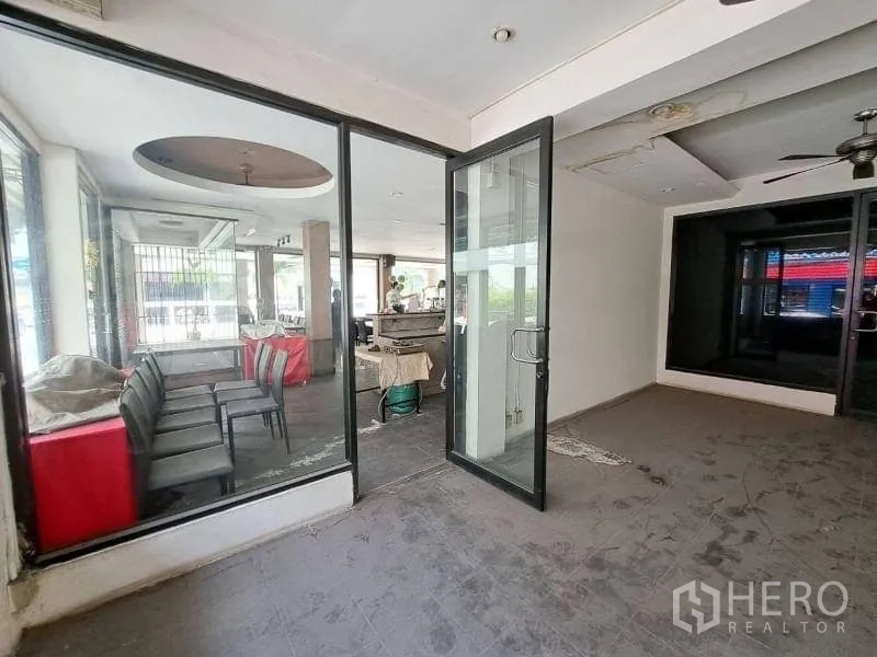 Retail Space for rent - Entrance foyer with glass partitions connecting to the main seating area.