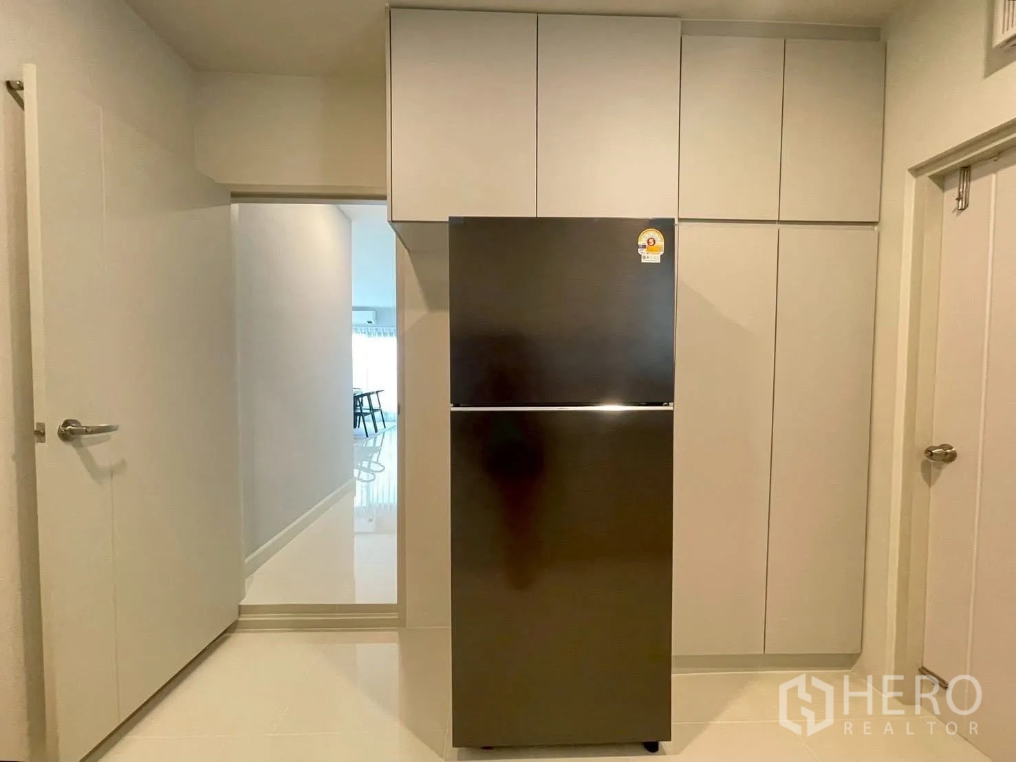 Detached House for rent in Bang Phli, Samut Prakan - Utility area with a tall refrigerator and built-in cabinetry.