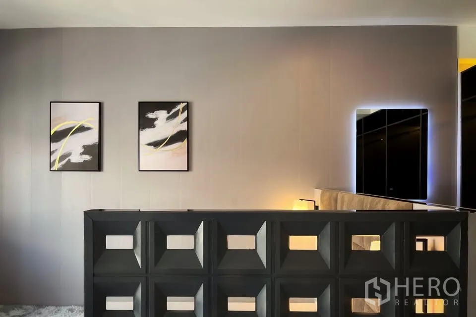 Home Office for rent in Watthana, Bangkok - Modern lounge or bedroom area with a geometric partition and illuminated mirror.