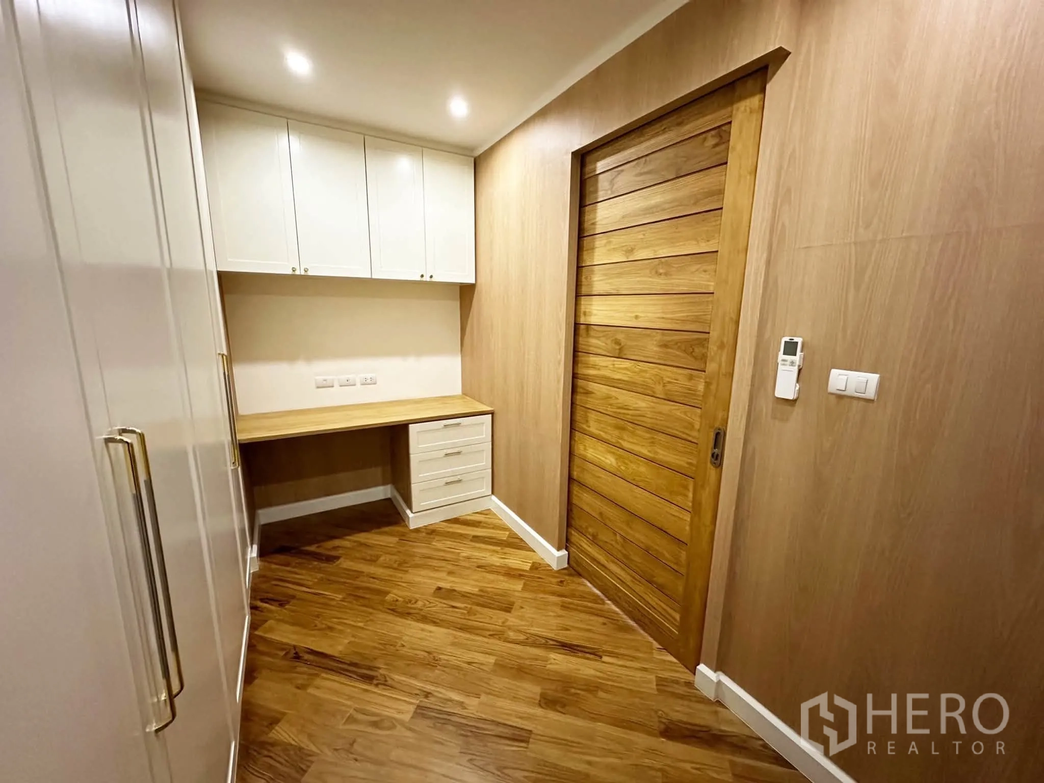 Condominium for sale in Khlong San, Bangkok - Study nook with built-in desk, drawers, and wood accents.