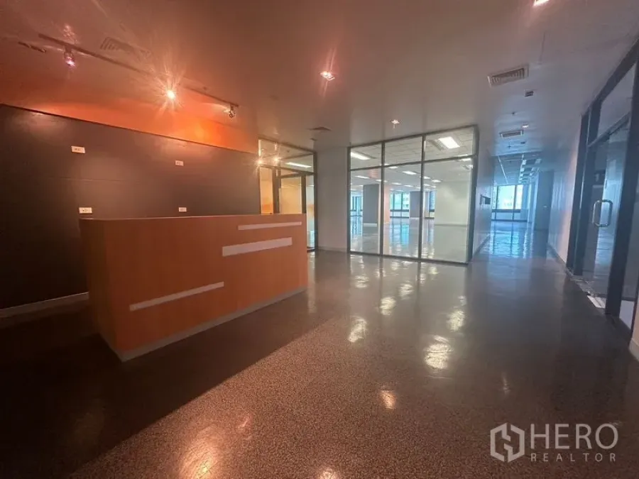 Office Space for rent in Khlong Toei, Bangkok - Reception counter and glass partitions at the entrance of the office floor.