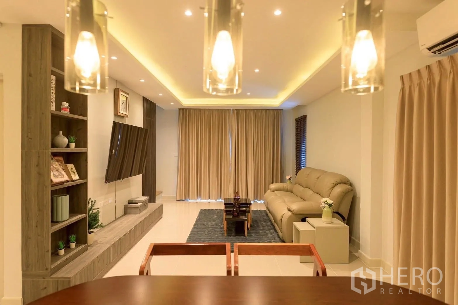 Property Image #19 for property HRE00251