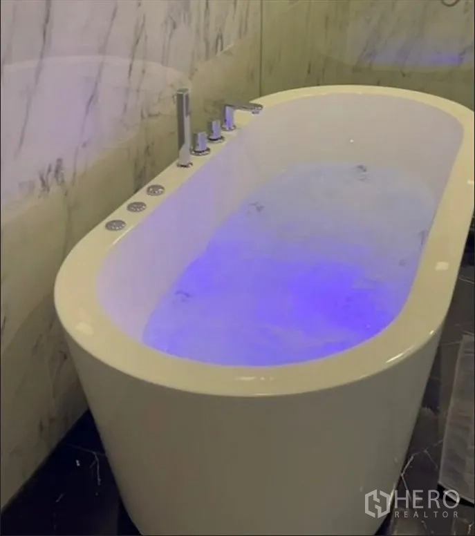 Shophouse for rent in Bang Rak, Bangkok - Freestanding bathtub with illuminated water jets.
