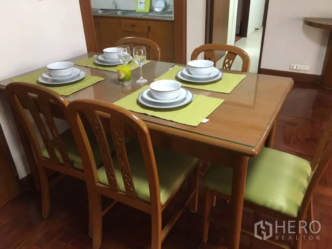 Condominium for rent in Watthana, Bangkok - Four-seat dining table set with plates, glasses and placemats in the condominium dining room