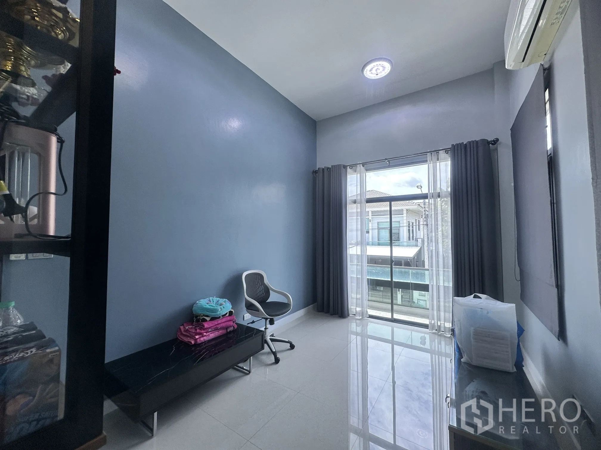 Detached House for sale in Pak Kret, Nonthaburi - Upper-floor room with large window, balcony access, and tile flooring.