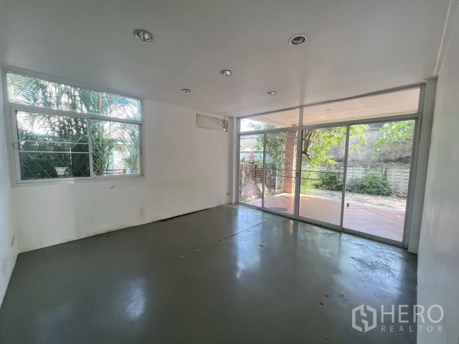 Detached House for rent in Watthana, Bangkok - Ground-floor room with sliding glass doors to the patio and a side window.