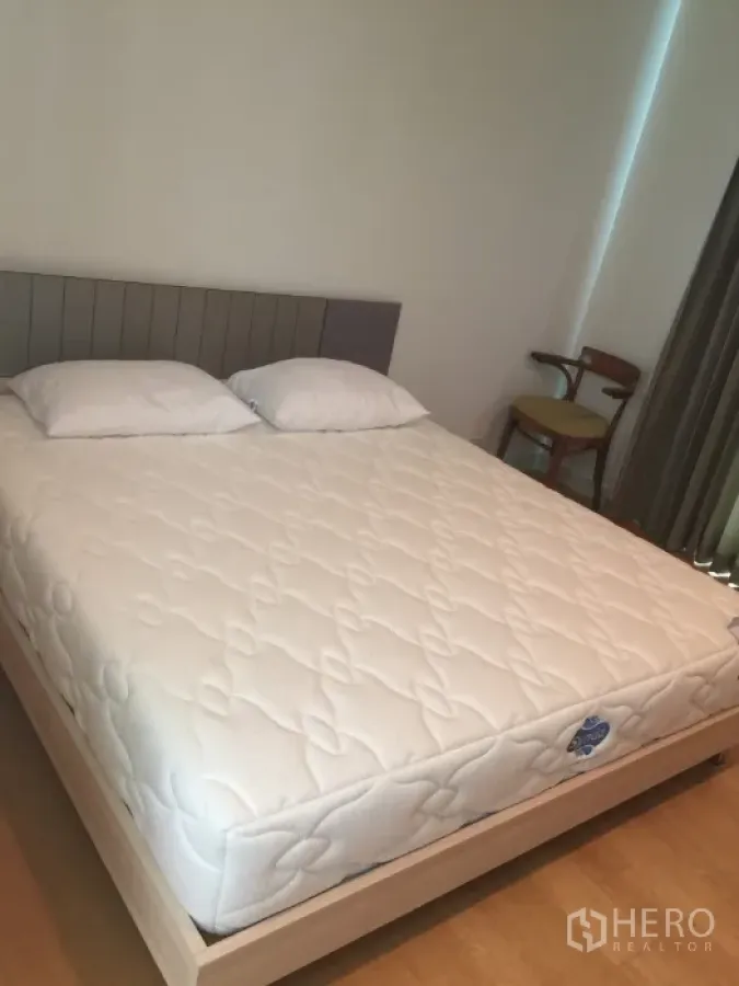 Condominium for rent in Bang Kho Laem, Bangkok - Bright bedroom with queen bed, pillows and floor-to-ceiling curtains in a Bangkok condo.