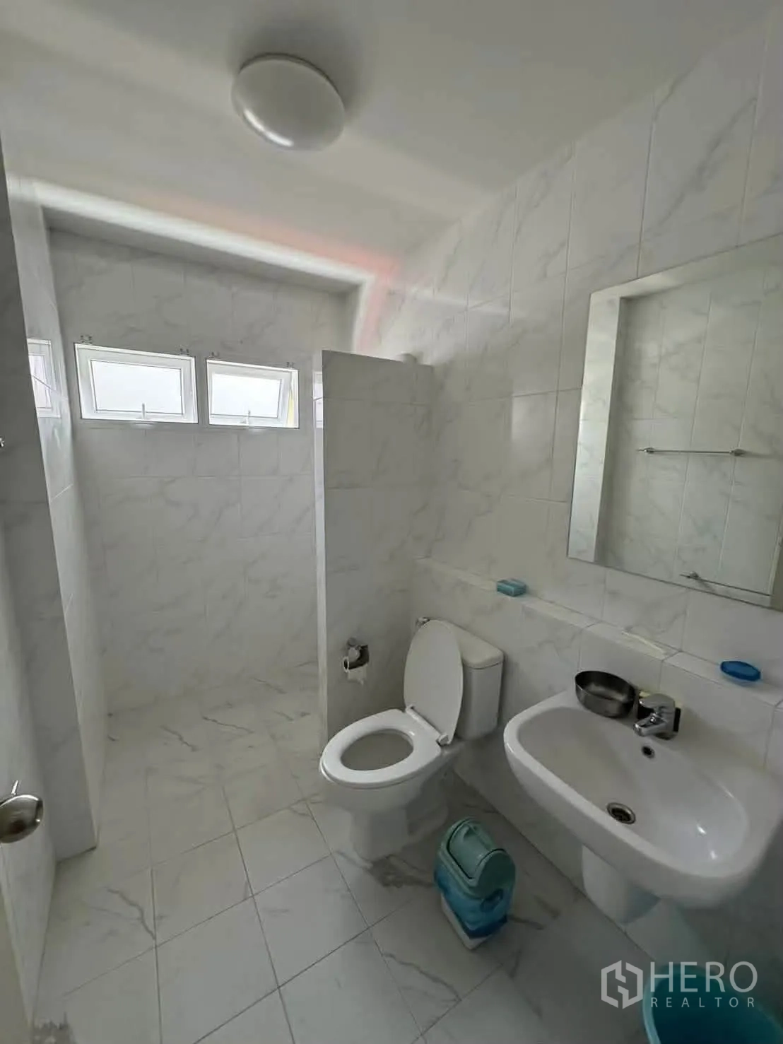 Detached House for rent in Watthana, Bangkok - Bright white bathroom with walk-in shower, toilet, and basin.