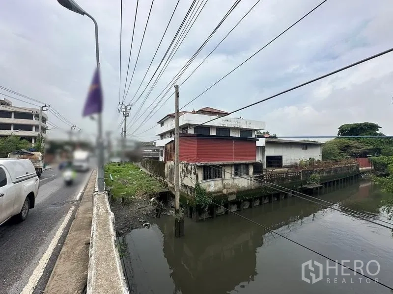 Home Office for sale in Phra Pradaeng, Samut Prakan - Canal-side elevation of the building next to a waterway.