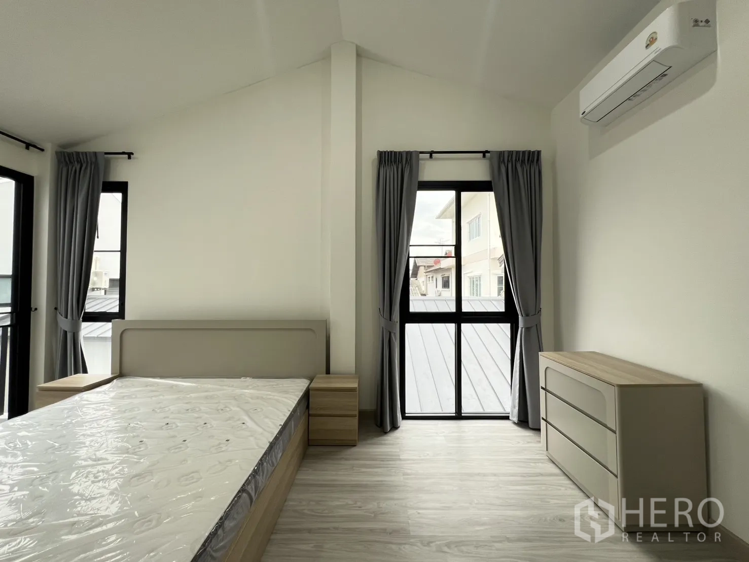 Property Image #28 for property HRE01190