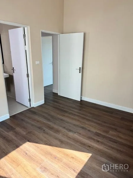 Detached House for rent or sale - Sunlit bedroom featuring wood floors and white doors to adjoining rooms.