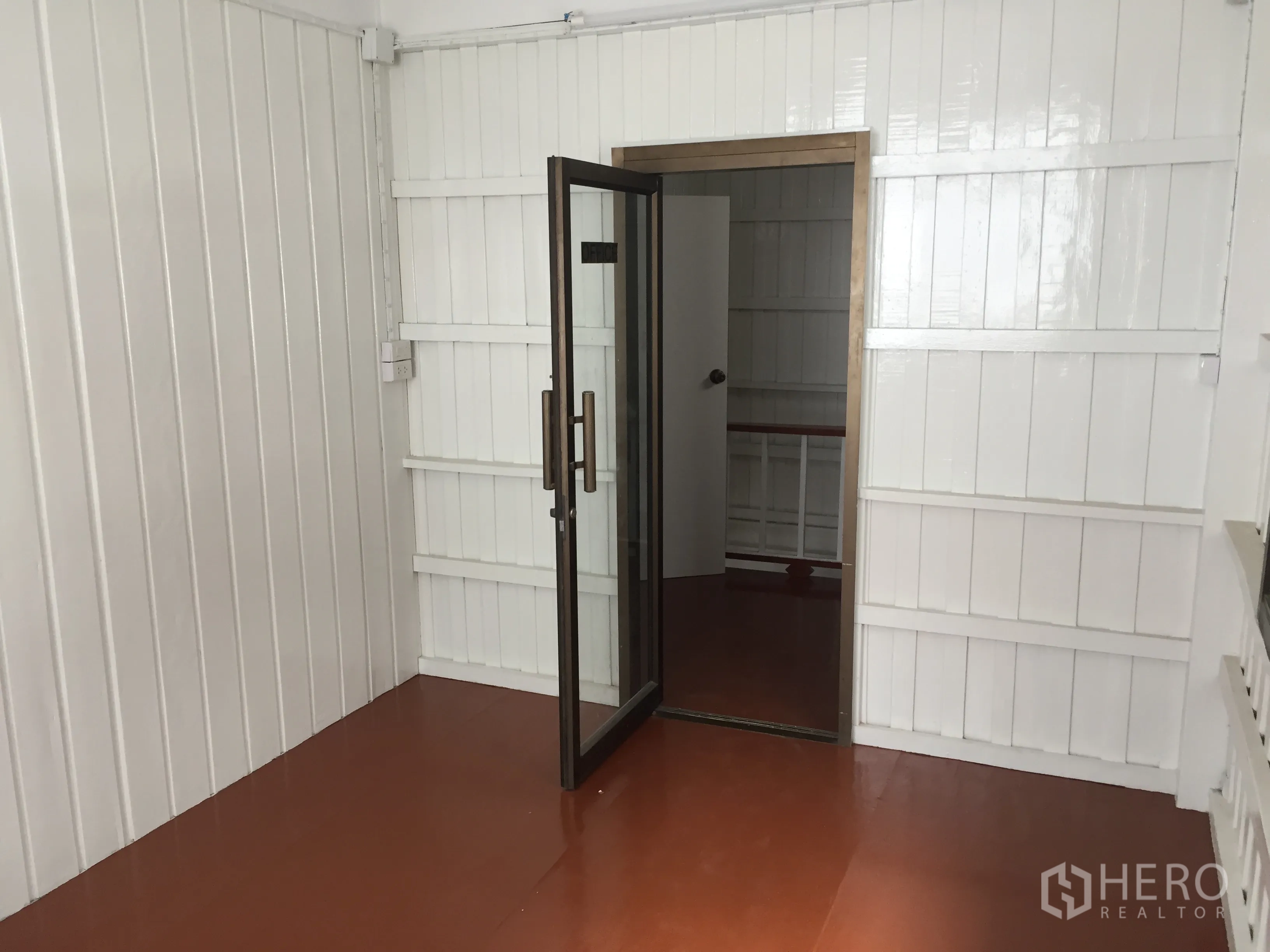 Detached House for rent in Bang Rak, Bangkok - Private room with a glass door, white wall panels, and terracotta-toned flooring.