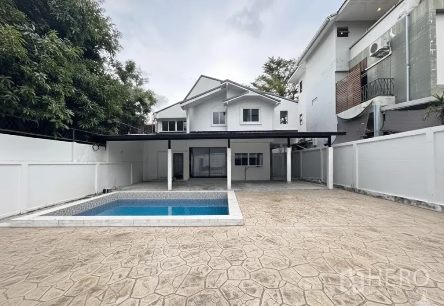 Detached House for rent - Renovated two-storey detached house with gated courtyard, carport and private swimming pool.