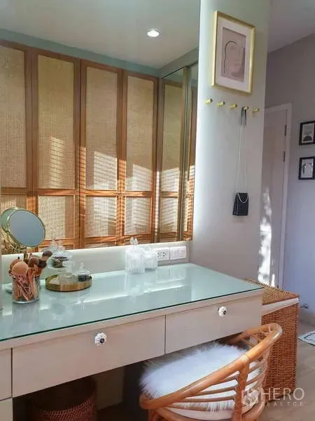 Detached House for sale in Bang Phli, Samut Prakan - Makeup vanity with glass top, mirror and cane-front wardrobe doors