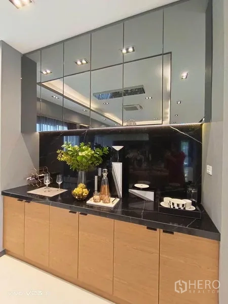 Detached House for sale in Wang Thonglang, Bangkok - Built-in mirrored cabinet with black stone counter and decorative bar setup in a modern dining area.