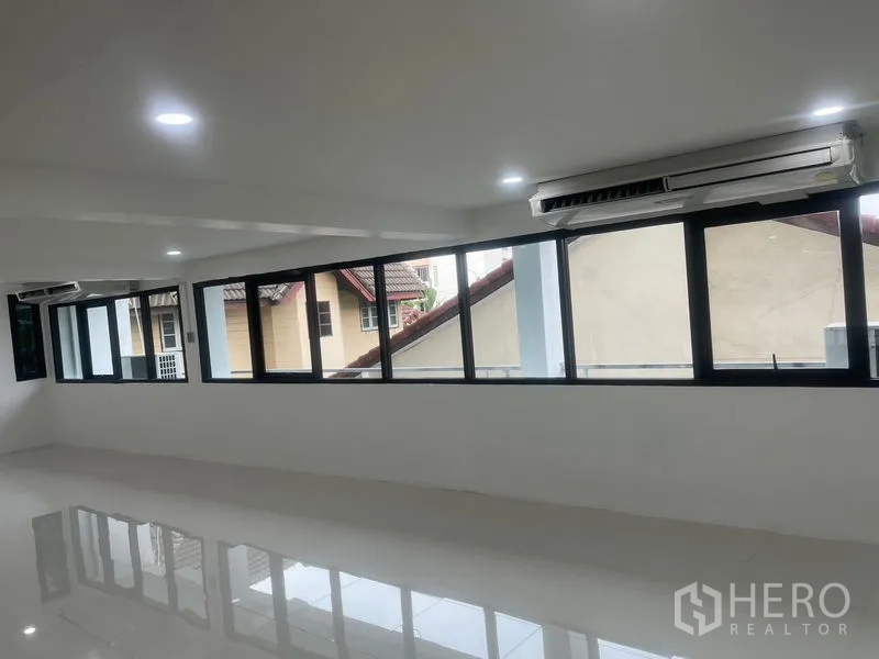 Home Office for rent or sale in Wang Thonglang, Bangkok - Long workroom with windows and wall-mounted air conditioners.