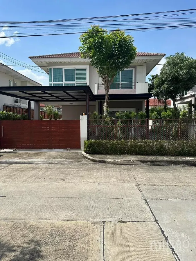 Detached House for rent or sale in Bang Phli, Samut Prakan - Two-storey detached house in Bang Phli with gated fence and a covered carport.