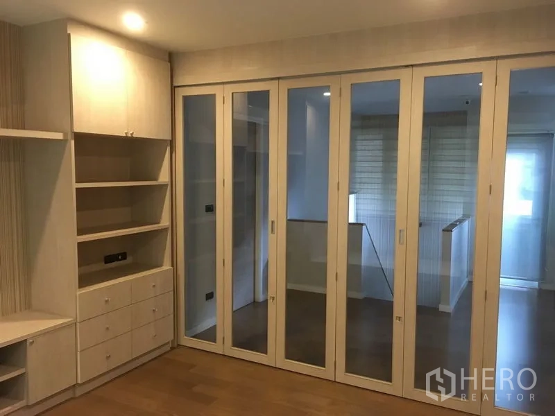 Detached House for rent or sale in Bang Kapi, Bangkok - Custom wardrobes with glass sliding doors and built-in shelves in study or bedroom.