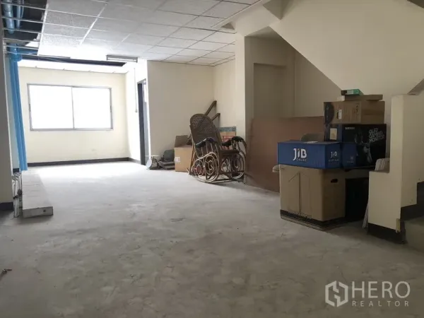 Townhouse for rent in Watthana, Bangkok - Spacious unfinished floor with window, under-stair storage and boxes, filled with natural light.