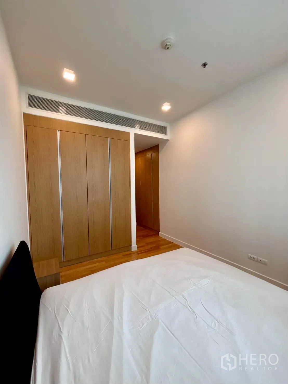 Property Image #5 for property HRE00760