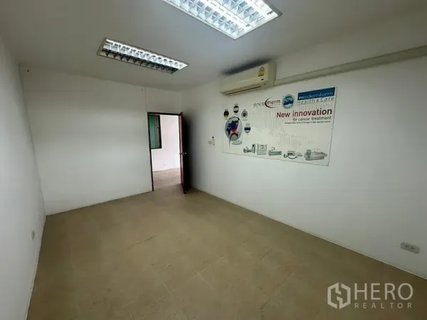 คลังสินค้า ให้เช่าในSuan Luang, Bangkok - ห้องทำงานส่วนตัวพร้อมแอร์แบบแยก และพื้นกระเบื้อง