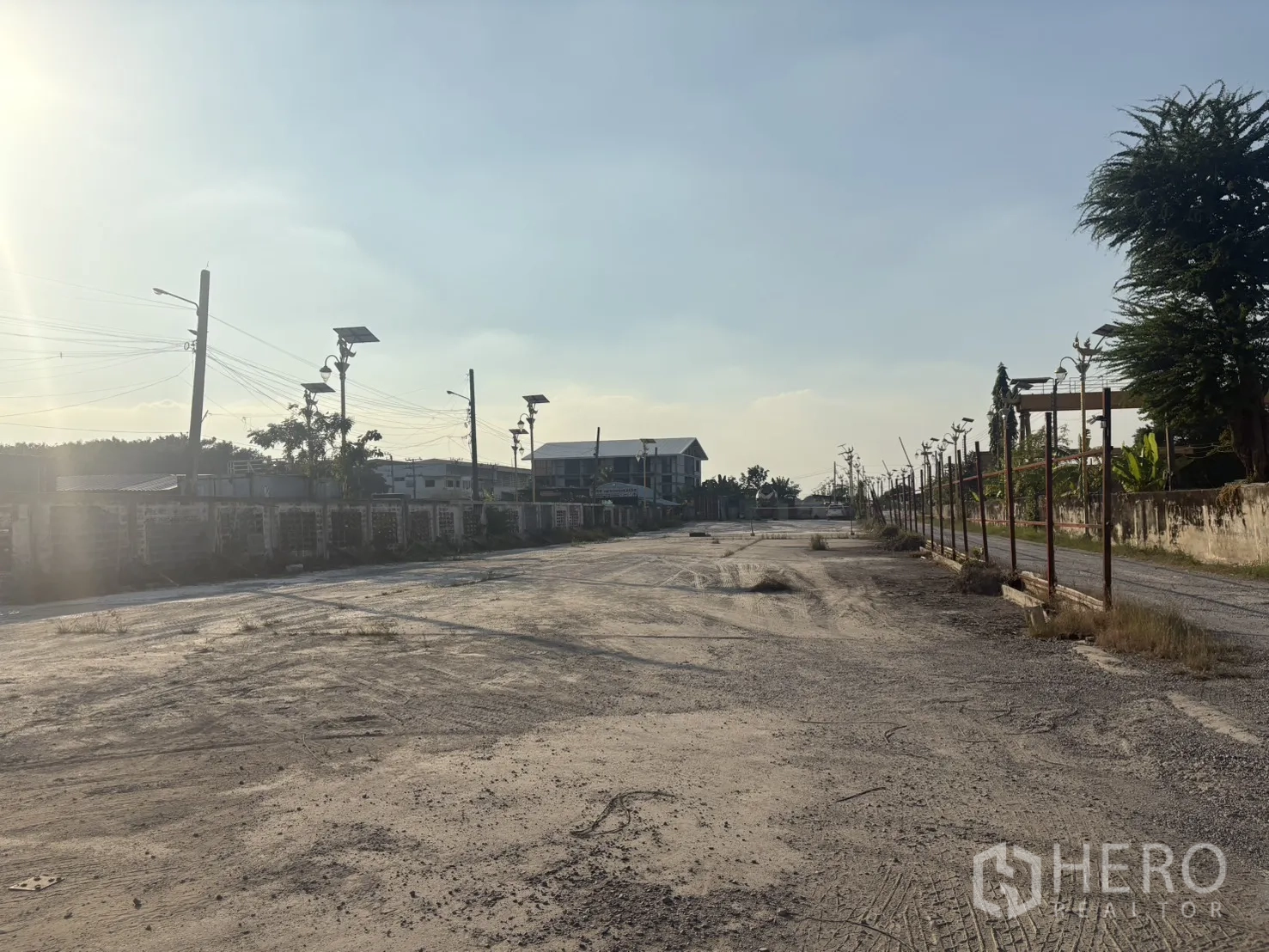 คลังสินค้า ให้เช่าในBang Phli, Samut Prakan - ที่ดินด้านหลังกว้าง เหมาะจอดตู้คอนเทนเนอร์และการสัญจรรถบรรทุก