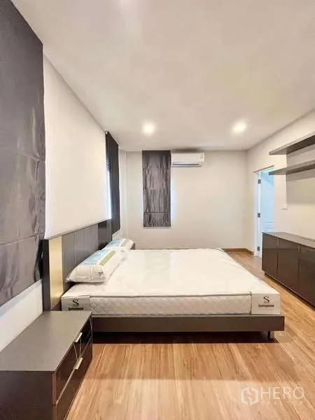 Detached House for rent in Don Mueang, Bangkok - Cozy bedroom with queen bed, side tables and blackout curtains.