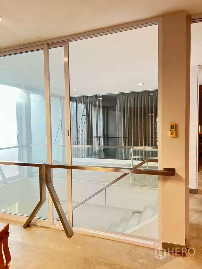 Home Office for rent in Khlong Toei, Bangkok - Upper landing with sliding glass doors and safety handrail.