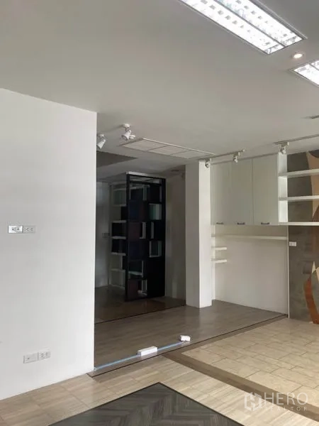 Office Space for rent in Khlong Toei, Bangkok - Open office area with recessed lighting, storage shelving and framed partitions.
