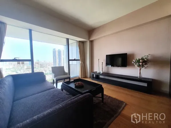 Condominium for rent in Sathon, Bangkok - Bright living room with floor-to-ceiling windows and Bangkok skyline view in a Sathon condo.