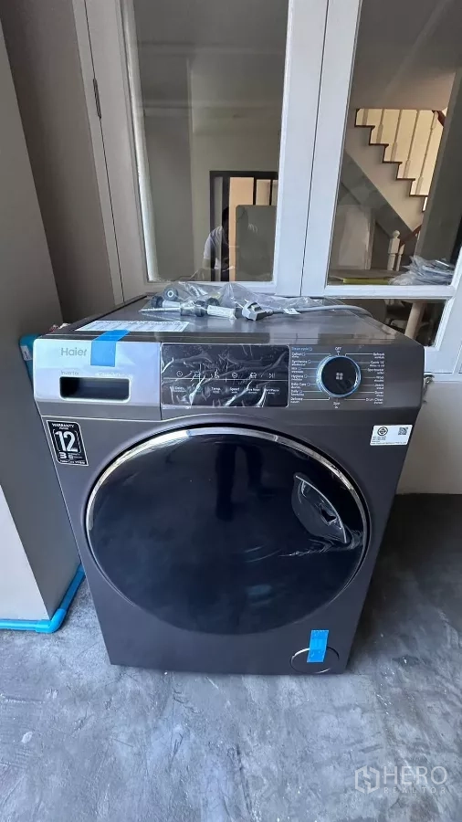 บ้าน ให้เช่าในLat Krabang, Bangkok - เครื่องซักผ้าฝาหน้ารุ่นใหม่ในโซนซักล้าง