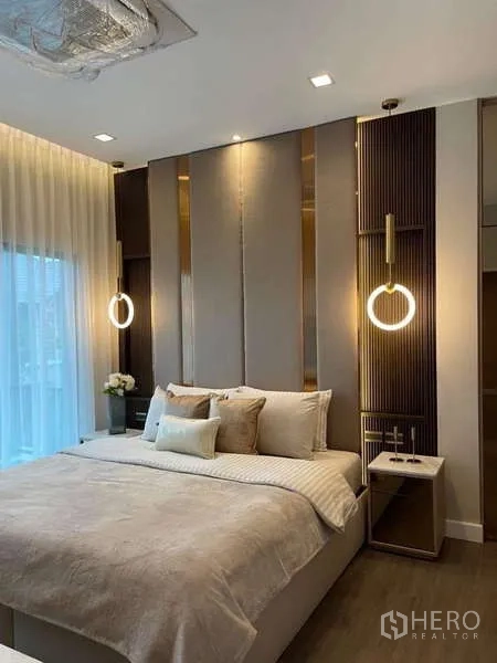 Detached House for rent in Bang Phli, Samut Prakan - Master bedroom with feature wall, ring pendant lights and floor‑to‑ceiling window.