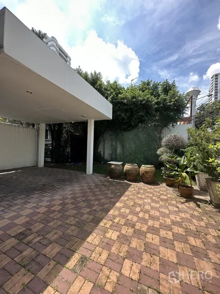 Home Office for rent in Watthana, Bangkok - Gated courtyard with covered carport, paver patio and mature trees.