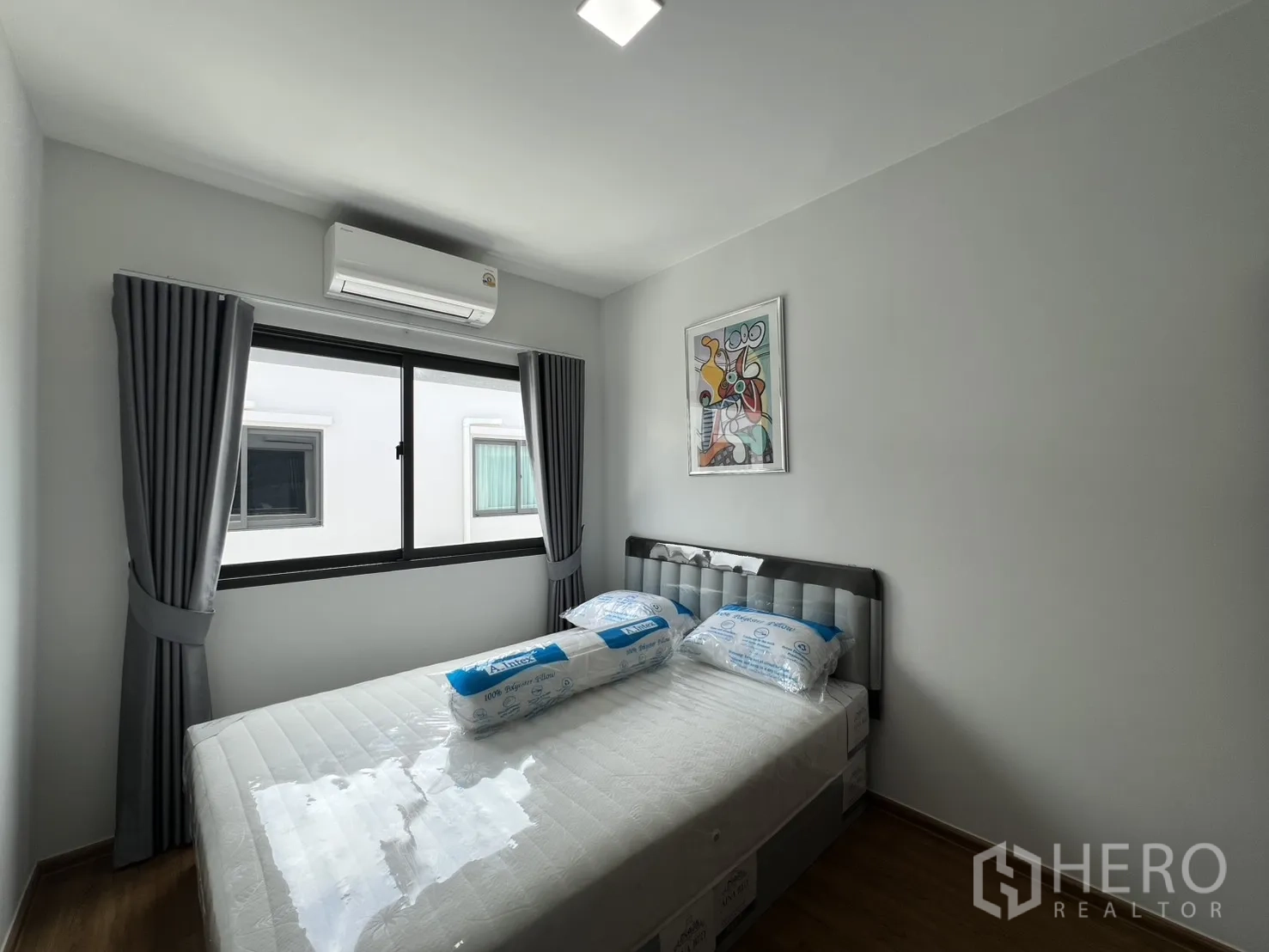 Townhouse for rent in Bang Phli, Samut Prakan - Bedroom with air conditioner above a sliding window and a double bed.