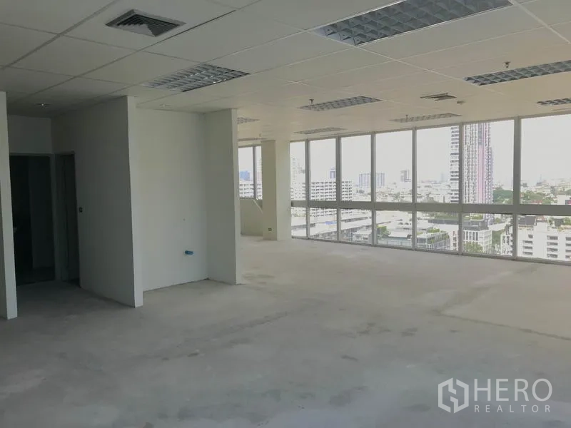 Office Space for rent in Khlong Toei, Bangkok - Spacious empty office floor with panoramic windows and city outlook.