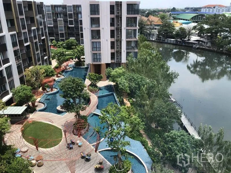 คอนโด ให้เช่าในWatthana, Bangkok - พื้นที่ส่วนกลางคอนโด สระว่ายน้ำลากูน สวนร่มรื่น ติดบรรยากาศริมคลอง