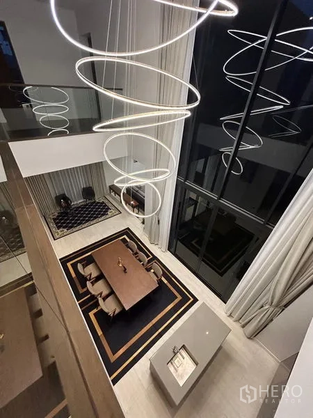 Detached House for rent in Bang Kapi, Bangkok - Aerial view of dining area under sculptural LED chandeliers