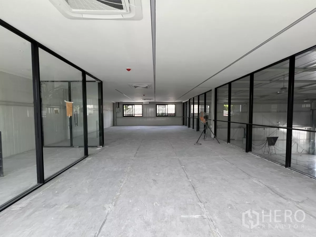 Warehouse for rent in Bang Na, Bangkok - Second-floor corridor with glass partitions and ceiling cassette air-conditioning.
