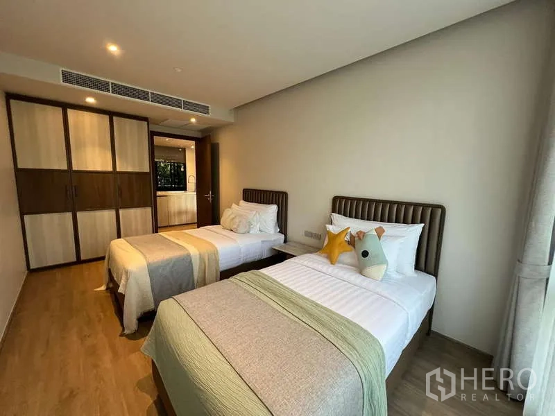 คอนโด ให้เช่าในWatthana, Bangkok - ห้องนอนที่สองเตียงเดี่ยวสองเตียง พร้อมตู้เสื้อผ้าบิวท์อิน