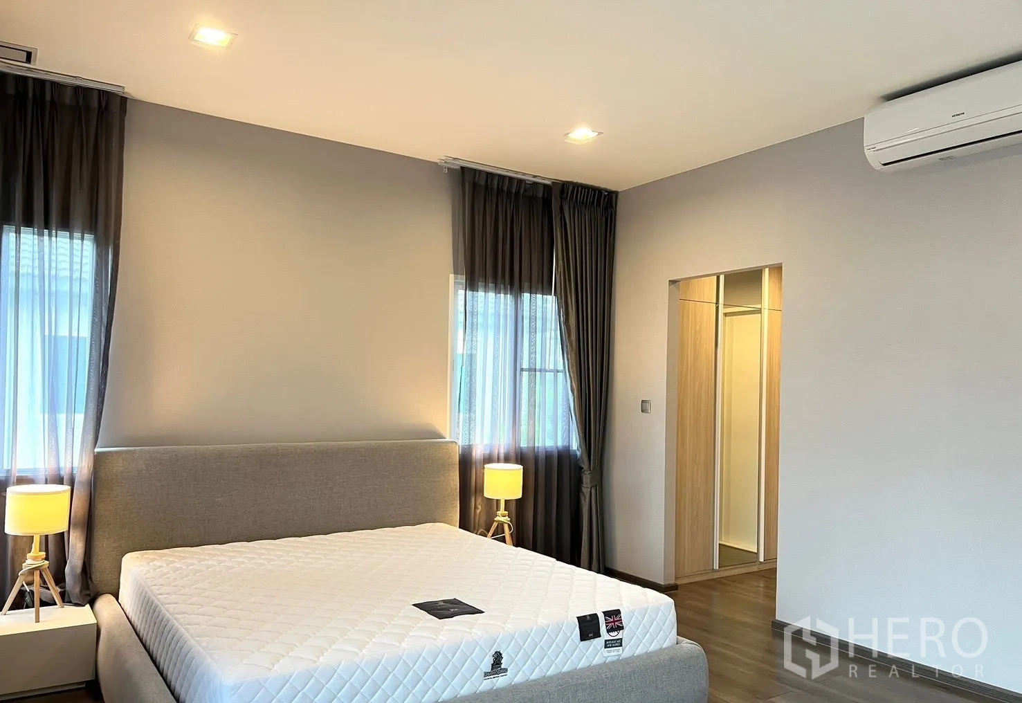 Detached House for rent in Prawet, Bangkok - Walk-in closet corridor with floor-to-ceiling wood wardrobes