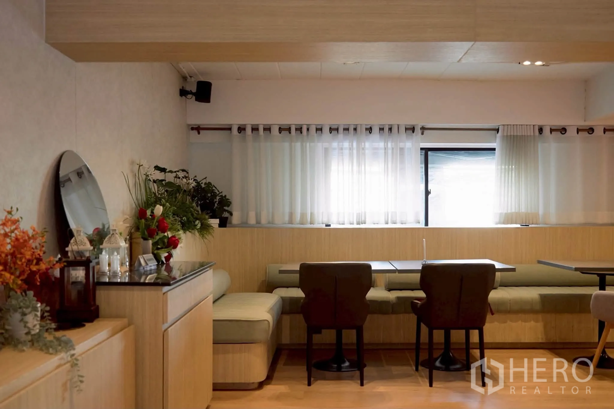 Retail Space for rent in Watthana, Bangkok - Banquette-lined wall with sheer curtains, plants, and cafe tables.
