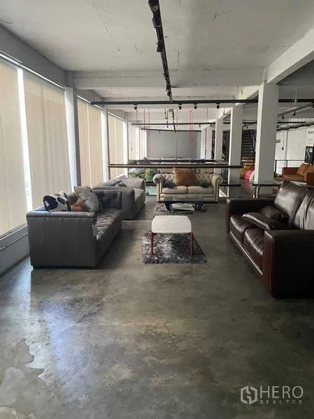Retail Space for rent in Bang Na, Bangkok - Bright showroom zone with sofas beside full-height windows