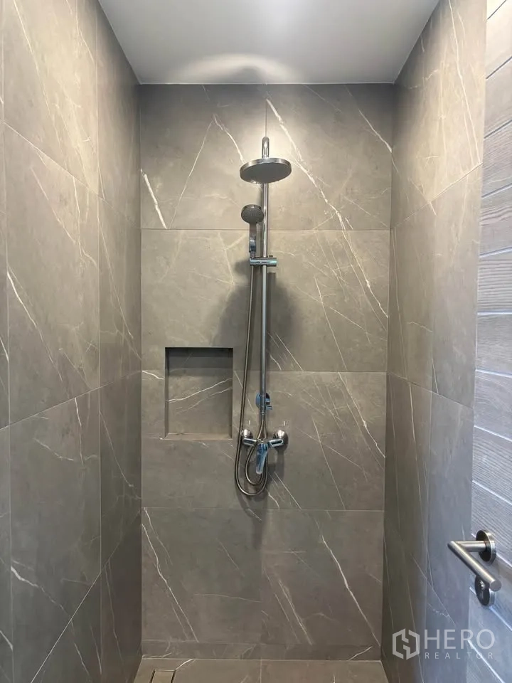 Home Office for rent or sale in Suan Luang, Bangkok - Tiled shower with rain showerhead and handheld sprayer.