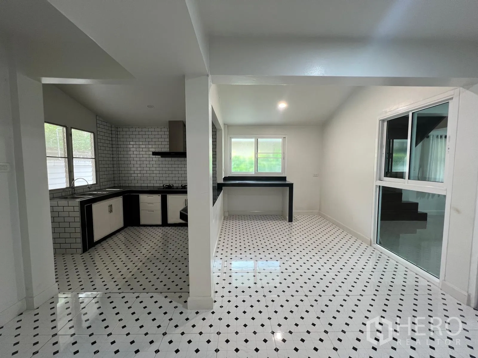 Property Image #17 for property HRE00361