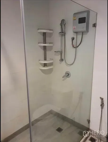 Condominium for rent in Ratchathewi, Bangkok - Glass-enclosed shower with handheld shower and water heater in the bathroom.
