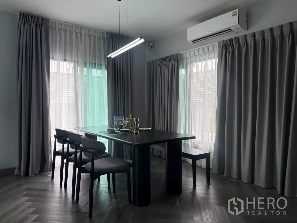 Detached House for rent in Bang Phli, Samut Prakan - Bright dining room with pendant light, sheer curtains and air conditioning.