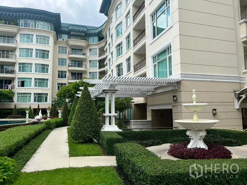 คอนโด ให้เช่าในSathon, Bangkok - พื้นที่ส่วนกลางคอนโดโลว์ไรส์ สวนจัดแต่ง ศาลาเพอร์โกล่า และน้ำพุ