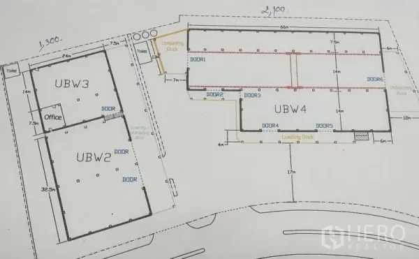 货栈 出租在Chon Buri - 是拉差仓库平面图，包含UBW2–UBW4分区、办公室、洗手间及多处装卸月台。