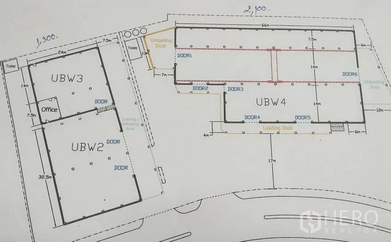 货栈 出租在Chon Buri - 是拉差仓库平面图，包含UBW2–UBW4分区、办公室、洗手间及多处装卸月台。